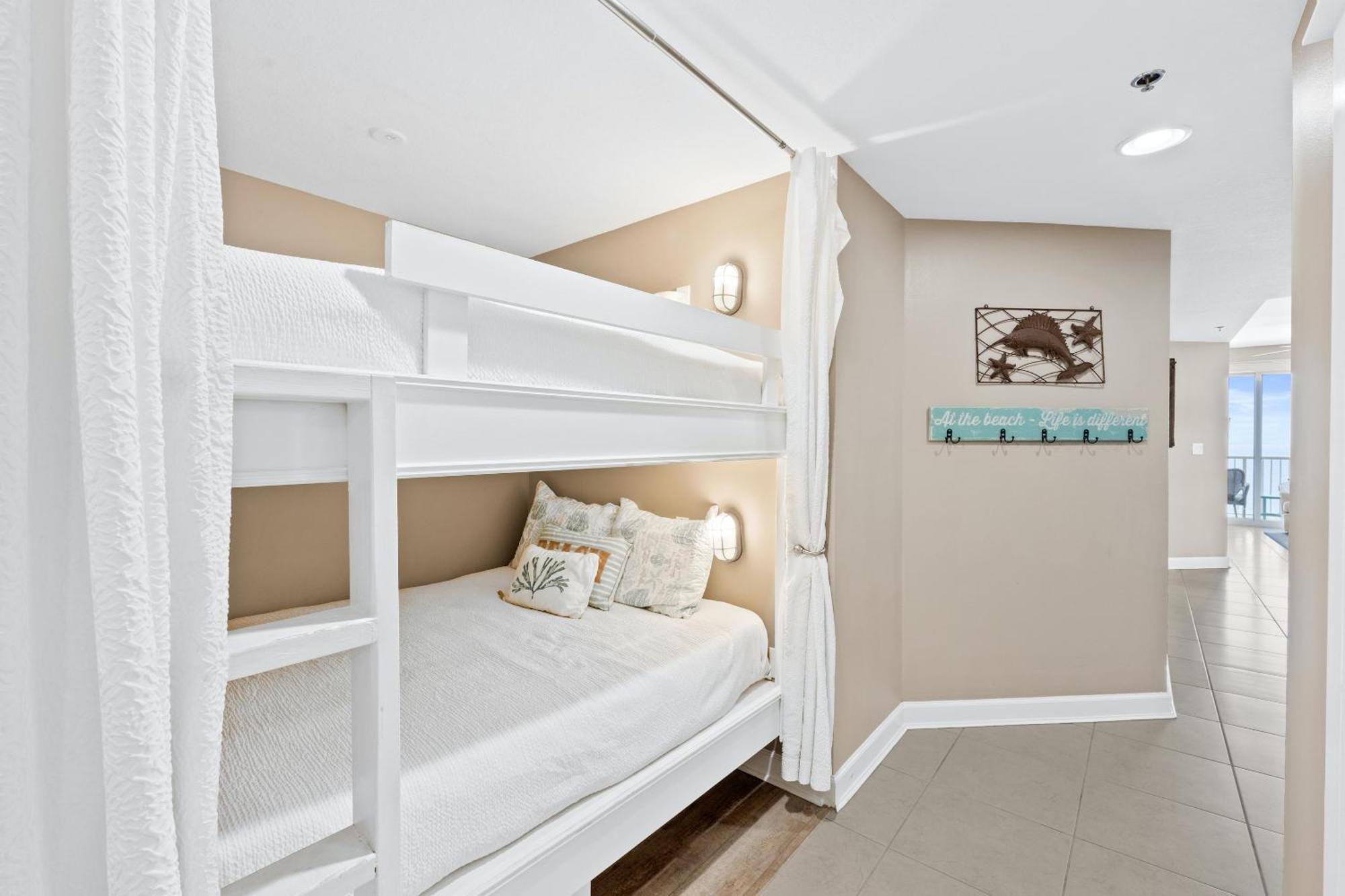 Grand Panama By Panhandle Getaways Panama City Beach Room photo